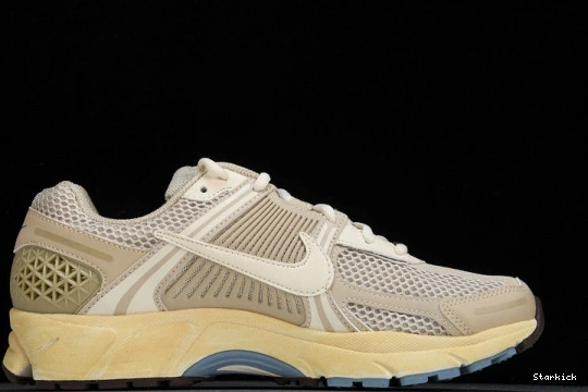  Nike Vomero  Zoom Oatmeal FB8825-111  5 0819